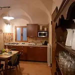 In Centro Citta, Nei Vicoli Del Borgo * Санремо
