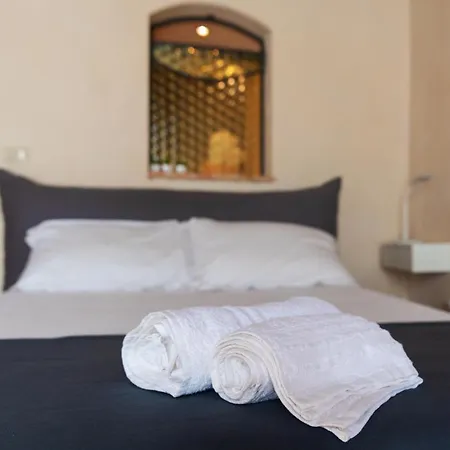 In Centro Citta, Nei Vicoli Del Borgo * Sanremo