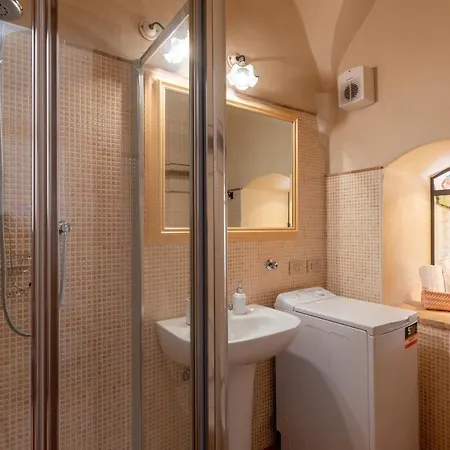 In Centro Citta, Nei Vicoli Del Borgo