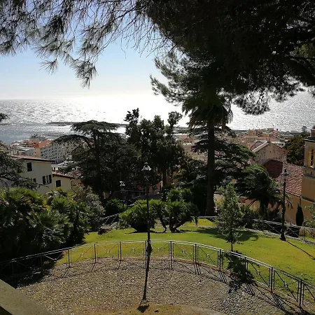 In Centro Citta, Nei Vicoli Del Borgo * Санремо