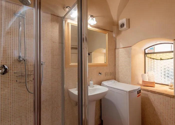 In Centro Citta, Nei Vicoli Del Borgo