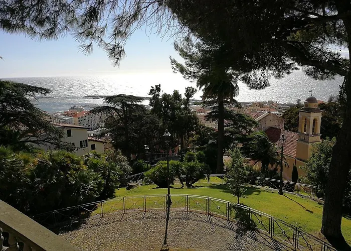 In Centro Citta, Nei Vicoli Del Borgo * Sanremo